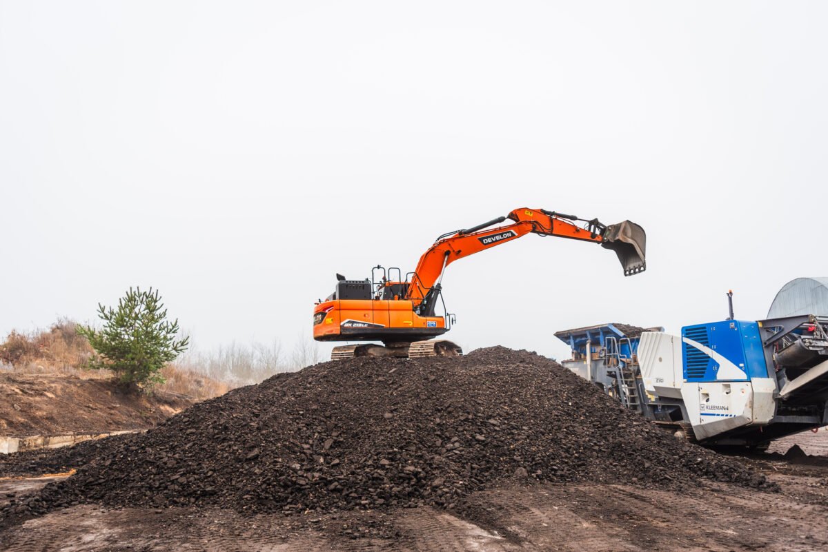 Vikšrinis ekskavatorius DEVELON DX210-7_karjeras24